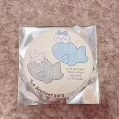 ちいかわ もぐもぐ本舗 1周年記念　缶バッジ ハチワレとラッコ