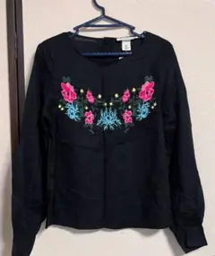 H&M 花刺繍　バックボタン　シャツ　ブラウス　未使用