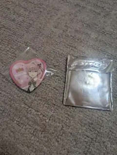 すとぷり　さとみくんクリスマスハート缶バッチ