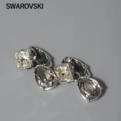 4-SF178 美品 スワロフスキー 箱付き シルバー イヤリング