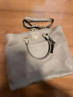 PRADA レザー トートバッグ