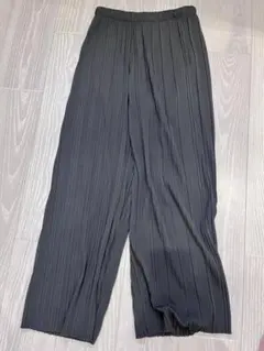 ユニクロ　プリーツストレートパンツ S ブラック