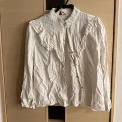 フリル付きホワイト長袖シャツ