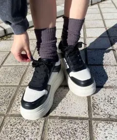 ボリュームレースアップ厚底スニーカー WEGO ブラック ホワイト 韓国風