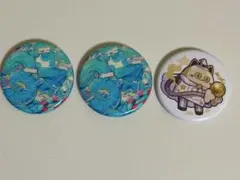 成人男性三人組 ポップアップ 缶バッジ - メルカリ