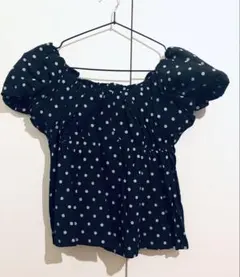 ブラック　ドット柄 パフスリーブ トップス