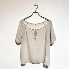 ユニクロ　薄手　シンプル　カジュアル　Lサイズ　トップス　リボン　半袖