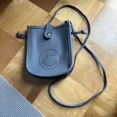 スマイル刺繍 グレー ショルダーバッグ