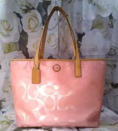 COACH コーチ　シグネチャー　エナメルトートバッグ　ピンク　美品 中古品