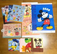 【新品・未使用】2026年 ディズニー壁掛けカレンダー　タオル　まな板　他