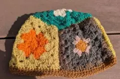 カラフルなかぎ針編み帽子　モチーフ編み　ハンドメイド