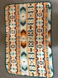 フォルクスワーゲン　フリースブランケット幾何学模様