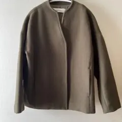 Le Melange ノーカラージャケット　ハーフコート　オリーブグリーン