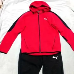 PUMA 赤 フード付きジャケットと黒スウェットパンツセットSizeM.M