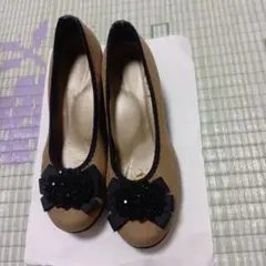 濃いベージュ フラットパンプス リボン装飾　Sサイズ