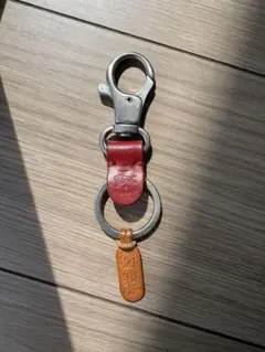 イルビゾンテ IL BISONTE／キーリング　型押しレザー