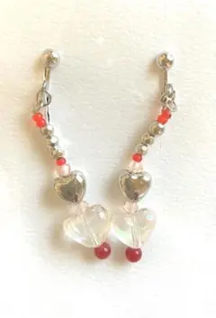 ハート型　ビーズ　イヤリング　ゆれるハート