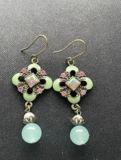 ミントグリーン フラワーモチーフ ピアス アンティーク調ピアス