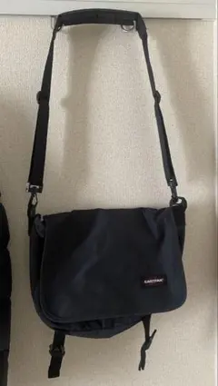 EASTPAK メッセンジャーバッグ ブラックのサムネイル