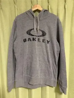 【最終値下げ‼️】Oakley グレー パーカー フード付き　スノボー　撥水
