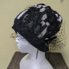 黒とベージュのストライプ ニット帽