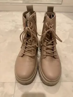 ZARA ベージュブーツ