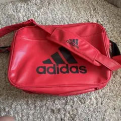 adidas スポーツバッグ 赤