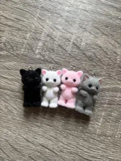 【新品未使用】猫型フェルトキーホルダー4個セット