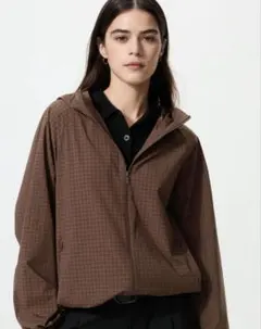 ユニクロ　ポケッタブルUVカットパーカー