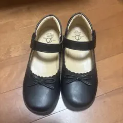 黒いリボン付きフォーマルシューズ