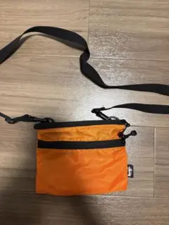 STUSSY ショルダーバッグ オレンジ 肩掛けバッグ ミニバッグのサムネイル