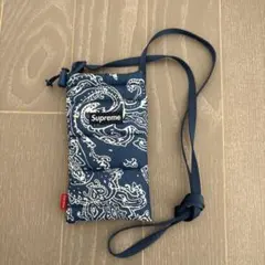 三連休最終値下　SupremePuffer Neck Pouch 新品・未使用