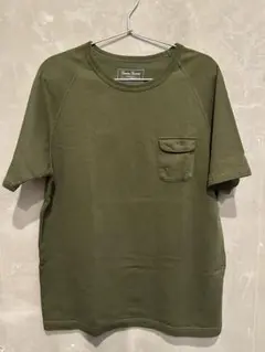 オリーブ色 Tシャツ フロントポケット付き