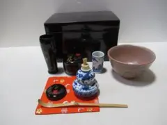 茶道具】茶箱セット 蒔絵茶箱 漆器 茶碗 振出 茶筅筒 茶巾筒 仕覆付き