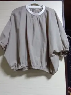 Noble Catou ベージュ バルーンスリーブシャツ