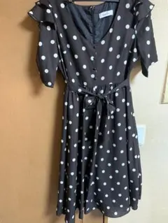 ダズリンのドットのワンピース