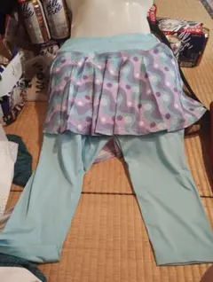 スカート付きレギンス 水色と紫のデザイン