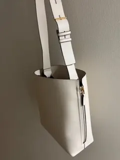 Item thumbnail for item 1d008811-76d0-4176-8869-6a563114d3c3