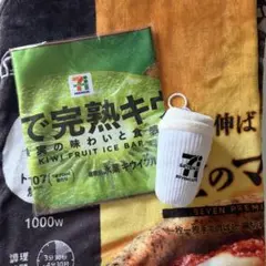 セブンイレブン一番くじ　A賞　毛布　ブランケット　タオル　キーホルダー