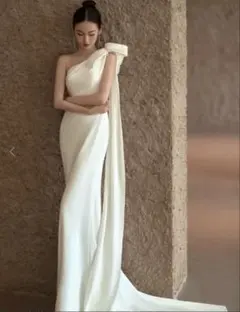 ウェディングドレス　ワンショルダー　リボン　ノースリーブ　ホワイト