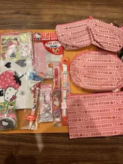ハローキティ ボールペン　根付　ストラップ　ポーチ　文房具セット