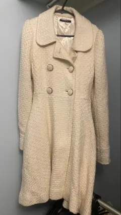 冬にぴったりのアイボリーコート