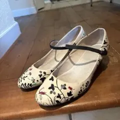CAMPER TWS パンプス ストラップ付 ボタニカル柄のサムネイル