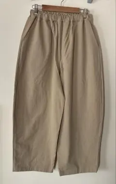 カジュアルパンツ　綿　グレージュ