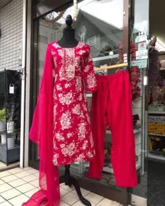 クルタ 、パンツ　と　ショール　(３セット)