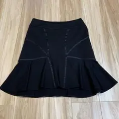 VIVIENNE TAM スカート　黒　フレアのサムネイル