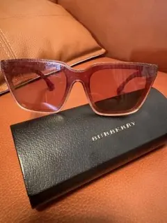 Burberry スクエアサングラス ケース付きのサムネイル