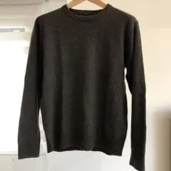 カーキ ニット