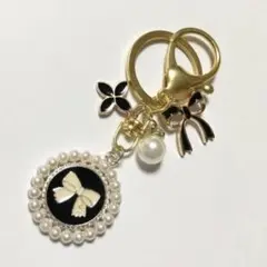 キラキラバッグチャーム キーホルダー キーチェーン パールサークル白リボンパール