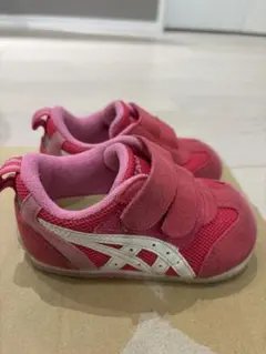 ASICS ピンク スニーカー